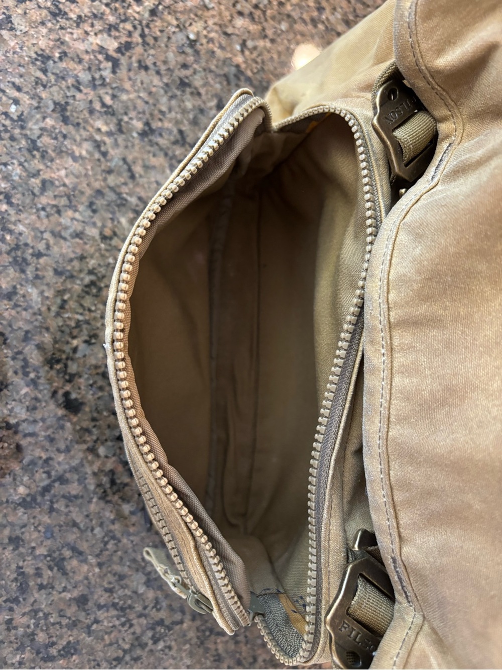 Filson Ranger Waxed Canvas Backpack /Rucksack - Picture 12 of 15